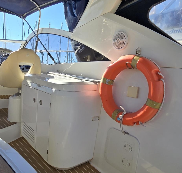 Captura de pantalla_14-3-2025_101349_www.theyachtmarket.com