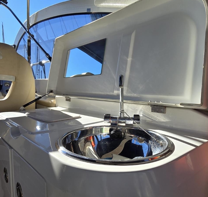 Captura de pantalla_14-3-2025_101415_www.theyachtmarket.com