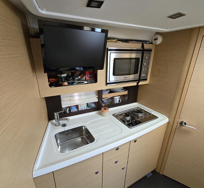 Captura de pantalla_14-3-2025_101854_www.theyachtmarket.com