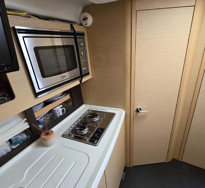 Captura de pantalla_14-3-2025_101910_www.theyachtmarket.com