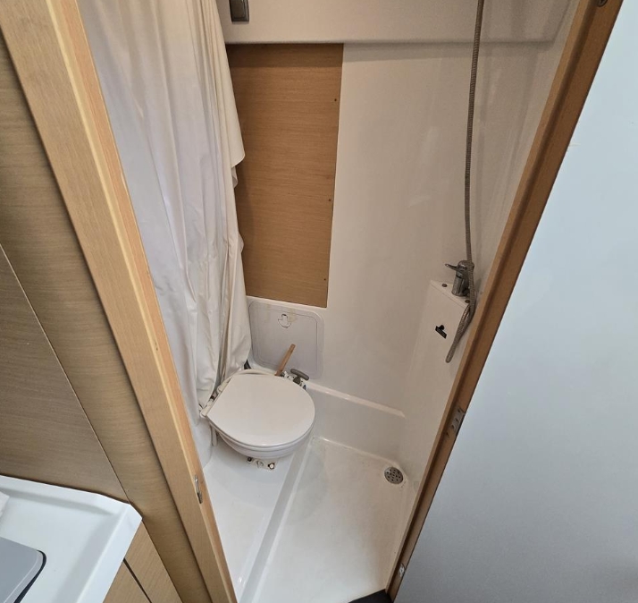 Captura de pantalla_14-3-2025_102056_www.theyachtmarket.com