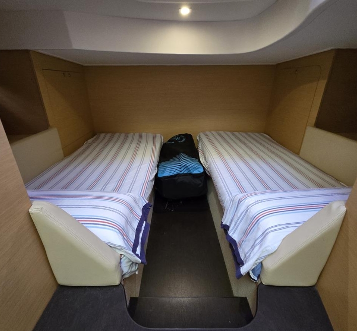 Captura de pantalla_14-3-2025_102137_www.theyachtmarket.com